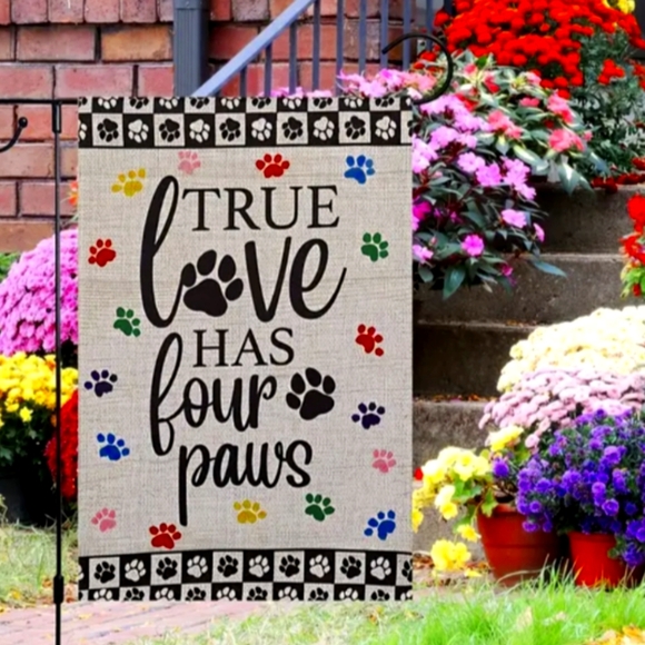 🐾🐾True Love Garden Flag -TRUE LOVE Has FOUR Paws - Puppy Dog/Cat Feet...NWT - Picture 1 of 9